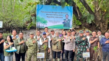 Dukung Program Pemerintah Dalam Pengelolaan Hasil Hutan, Dandim 1310/Bitung Dampingi Pangdam XIII/Merdeka Pada Kunjungan Kerja Menteri Kehutanan RI di Minahasa Utara