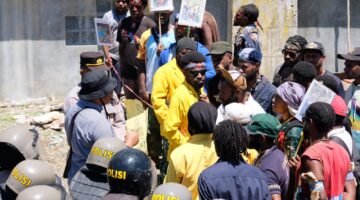 Polda Papua Barat Layani Aksi Unjuk Rasa Mahasiswa secara Humanis dan Kondusif